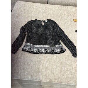 Divided H&M Top  Long Sleeve Round Neck Pullover  size 8 cute ruffle bottom